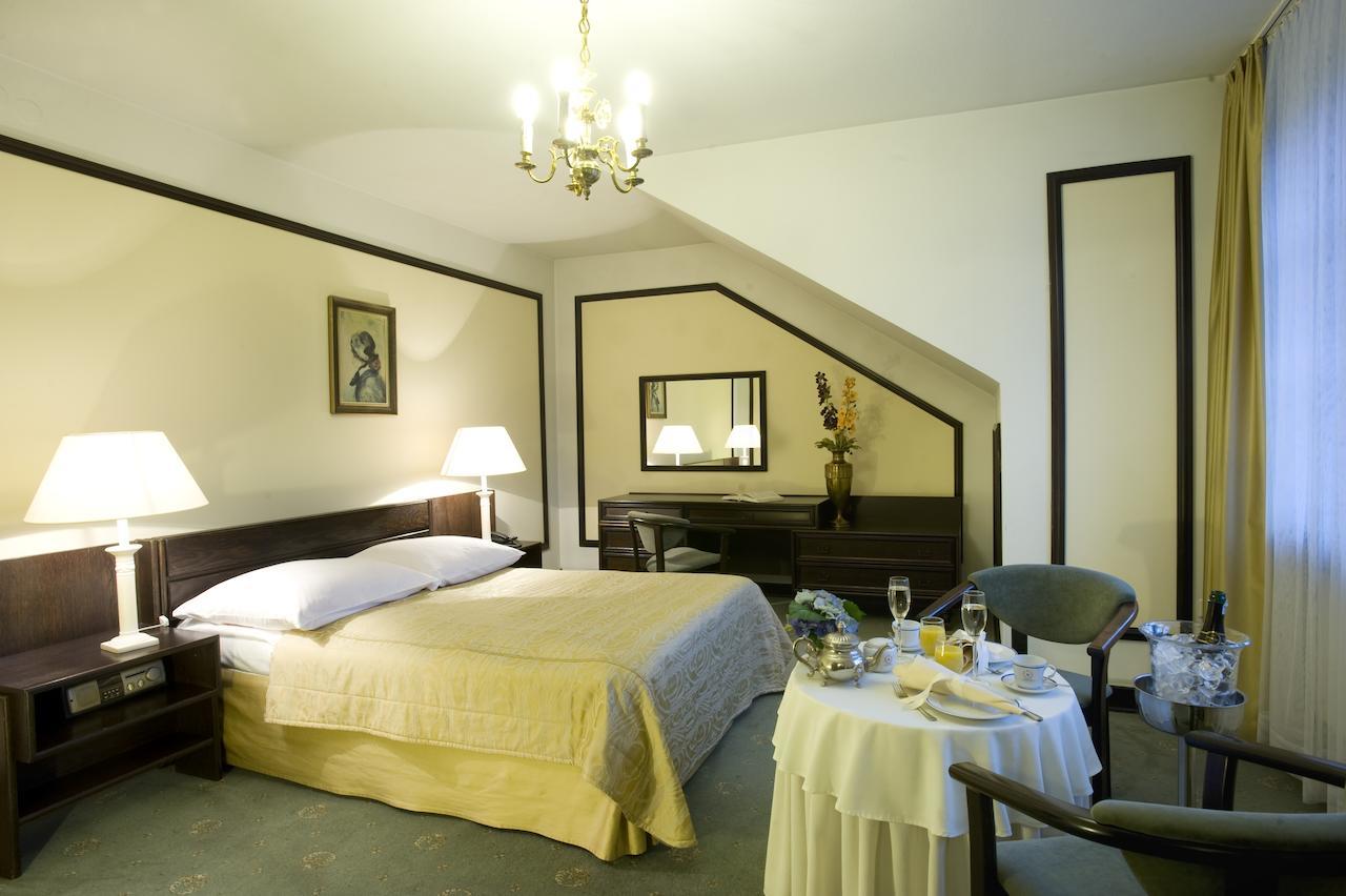Hotel "Zajazd Napoleonski" Варшава Номер фото