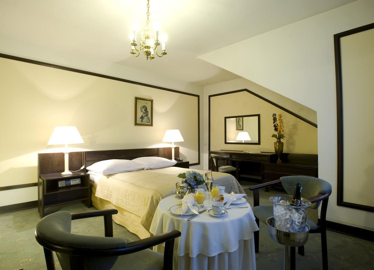Hotel "Zajazd Napoleonski" Варшава Номер фото
