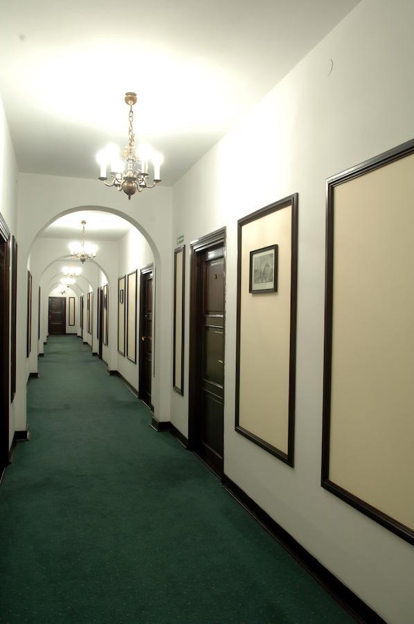 Hotel "Zajazd Napoleonski" Варшава Экстерьер фото