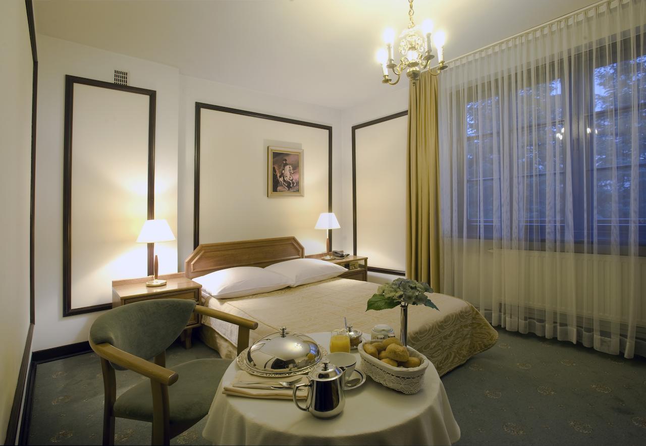 Hotel "Zajazd Napoleonski" Варшава Номер фото