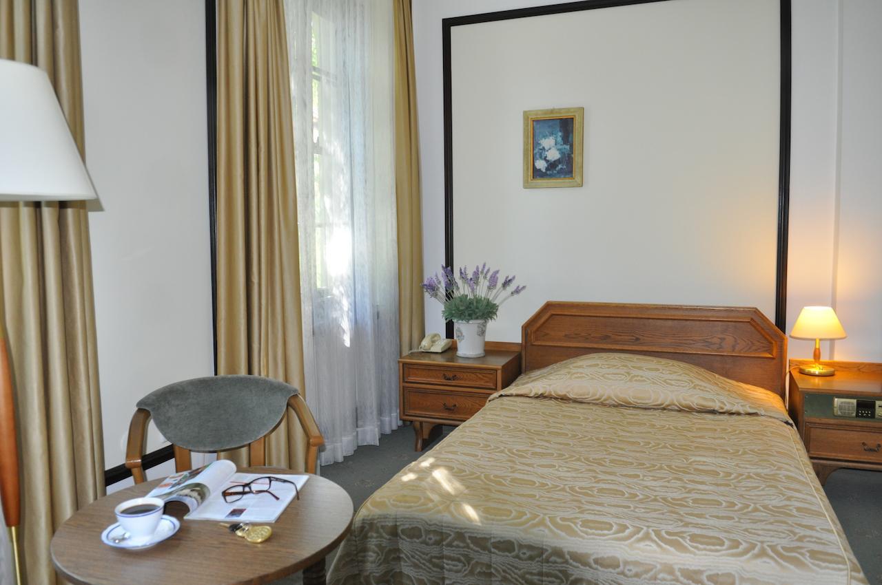 Hotel "Zajazd Napoleonski" Варшава Номер фото